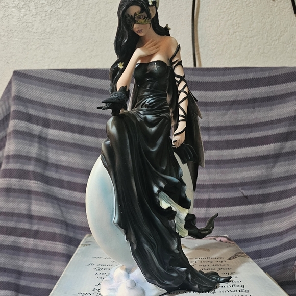 Dark Skies Fairy Raven Statue - Picture 4 of 4